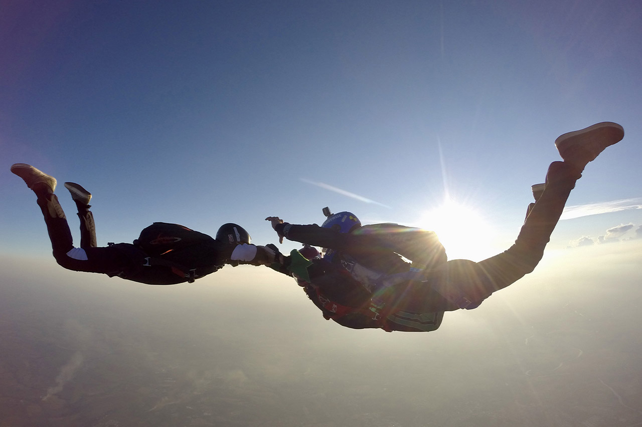 È possibile superare le vertigini con un lancio con il paracadute? Scopri come affrontare la paura dell'altezza È possibile superare le vertigini con un lancio con il paracadute? Scopri come affrontare la paura dell'altezza
