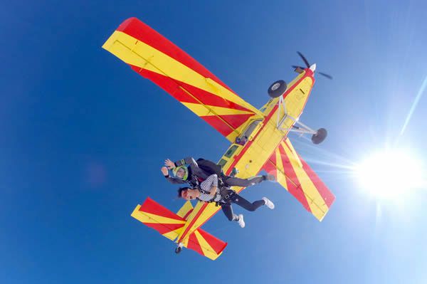 Il lancio con il paracadute tandem ASD VZONE